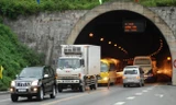 Hầm đường bộ qua đèo Hải Vân Ảnh: Hồng Vĩnh 