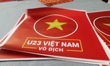 Sau kỳ tích U23 Việt Nam tạo lên, một xưởng sản xuất ở Hà Nội quyết định in tặng hơn 700 bộ khẩu hiệu cổ vũ U23 Việt Nam trước trận Chung kết U23 Châu Á cho mọi người.