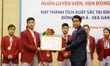 Chủ tịch UBND TP Hà Nội trao Bằng khen cho các VĐV