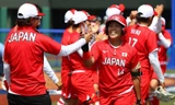 Bóng mềm Nhật Bản ra quân thắng lợi.