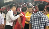 CĐV xuống sân, nhổ nước bọt vào trọng tài trận Hải Phòng - Bình Định