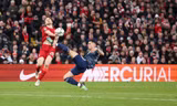 Ngôi sao Arsenal vội vàng xin lỗi sau khi chịu cơn thịnh nộ từ người hâm mộ