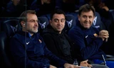 Ngỡ ngàng với ban huấn luyện 'cấp làng xã' của Xavi ở Barca