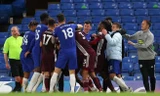 Cầu thủ 'choảng' nhau, Chelsea và Leicester bị phạt 