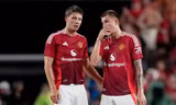 MU thua thảm Liverpool, Ten Hag ‘bẽ mặt’ trước Arne Slot