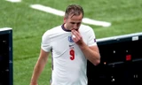 Harry Kane kém cỏi chưa từng thấy, cúi gầm mặt khi bị thay ra sớm