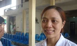 Chị Hoàng Thị Nguyệt được khen thưởng vì tố cáo tiêu cực ở Bệnh viện Đa khoa Hoài Đức