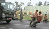 Mục kích đặc công phô diễn nội công 'mình đồng da sắt'