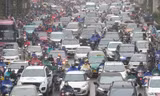 Người Hà Nội 'chôn chân' trong mưa phùn gió bấc đến công sở ngày đầu tuần