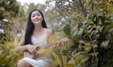 Thí sinh HHVN 2018 đánh đàn Ukulele điêu luyện và thích hát tiếng Anh
