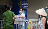 Bệnh viện Medlatec bị phong toả, công an giúp bác sĩ chuyển thuốc đến bệnh nhân ngoại trú
