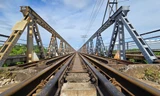 Toàn cảnh cầu đường sắt Phú Lương hơn 100 năm tuổi trước thông tin được 'đại tu' hàng trăm tỉ
