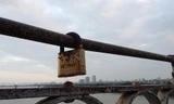 Khóa tình yêu ngày càng nhiều trên cầu Long Biên sau mỗi mùa Valentine