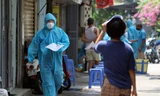 Cận cảnh thần tốc xét nghiệm hàng trăm dân quận Tây Hồ sau khi chị bán bún ốc mắc COVID-19