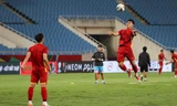 Đội tuyển Việt Nam đón trung vệ Bùi Tiến Dũng trở lại trong buổi tập trên sân Mỹ Đình 