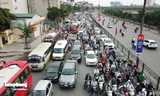 Người dân trở lại Thủ đô sau kỳ nghỉ lễ, giao thông 'nóng' trở lại