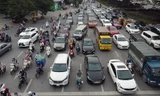 Đường phố Hà Nội lại ùn ứ trong ngày đầu tuần