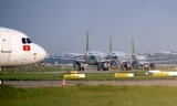 Máy bay 'ngủ la liệt' trên sân bay Nội Bài do ảnh hưởng của đại dịch COVID-19