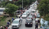 Đường về chợ Viềng tắc hàng km trước đêm khai hội