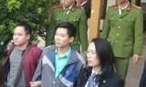 Bị cáo Hoàng Công Lương và luật sư Trần Hồng Phúc.