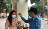 Khách vào Bộ NN&PTNT được đo thân nhiệt