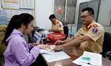 Người vì phạm giao thông có thể nộp phạt qua cổng dịch vụ quốc gia và đăng ký nhận giấy tờ tại nhà qua Bưu điện.