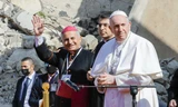 Giáo hoàng Francis trong chuyến thăm Mosul năm 2021. (Ảnh: AP)