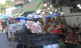 Giá hoa hồng tăng gấp đôi ngày 14/2, nhiều bạn trẻ vẫn chi đậm