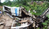 Xe tải lao xuống vực, hai người thương vong