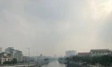 Bầu trời TP HCM mịt mù từ sáng sớm ngày 1-12 cho đến tận trưa