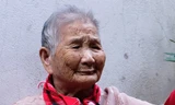 Mẹ Việt Nam anh hùng 91 tuổi ủng hộ bác sĩ tuyến đầu chống dịch 