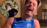 Jack Grealish cười ‘sặc sụa’ khi đồng đội tuyển Anh bị chim ‘đi bậy’ lên đầu