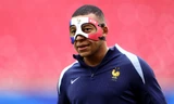 Mbappe mang mặt nạ, sẵn sàng 'nghênh chiến' với Hà Lan