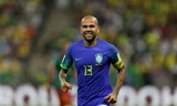 Brazil bại trận trước Cameroon, Daniel Alves vẫn lập nên kỷ lục mới