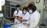 Các nhà khoa học Viện Công nghệ Sinh học, Viện Hàn lâm KH&CN Việt Nam điều chế thành công thuốc điều trị COVID-19 có nguồn gốc từ dược liệu Việt Nam. 