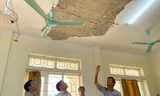 Hà Nội: Sập mảng trần lớp học, 2 học sinh bị thương