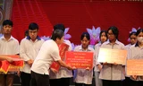 Một năm Vĩnh Phúc chi hơn 11 tỉ đồng khen học sinh giỏi, hỗ trợ học sinh nghèo