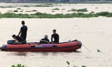 Người nhái đang tích cực tìm kiếm nạn nhân mất tích trên sông Sài Gòn