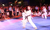 Kiều nữ Taekwondo Châu Tuyết Vân ‘mở’ nắp chai bằng cú đá ảo diệu