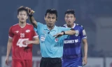 Trọng tài bẻ còi ở sân Hàng Đẫy 'thất nghiệp'
