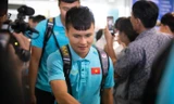 Tuyển Việt Nam về tới sân bay Nội Bài. Ảnh: Zing