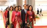 Các đại biểu đến dự Đại hội lần thứ XIII của Đảng. Ảnh: Như Ý