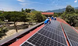 Thiết bị điện mặt trời ở Việt Nam phần lớn có xuất xứ từ Trung Quốc. Ảnh minh họa.