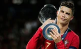 Vô địch ở tuổi 40, Ronaldo lại viết nên chương mới, với những kỷ lục mới
