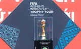 Cận cảnh Cúp Vàng World Cup nữ tại Hà Nội