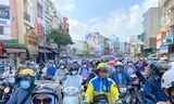 Luôn ùn ứ vào giờ cao điểm, cư dân khu Nam TPHCM 'mướt mồ hôi' đi làm