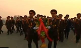 Quân nhân đến đặt hoa tại tượng đài cố Chủ tịch Kim Jong Il nhân ngày sinh nhật hôm 16/2
