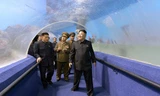 Lãnh đạo Triều Tiên Kim Jong Un rất hài lòng khi thăm thủy cung của Trại hè Thiếu nhi Quốc tế Songdowon