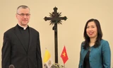 Thứ trưởng Ngoại giao Lê Thị Thu Hằng và Thứ trưởng Ngoại giao Toà thánh Vatican - Đức ông Miroslaw Wachowski