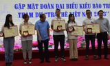 Vinh danh 5 kiều bào trẻ tham dự Trại hè Việt Nam năm 2023 
